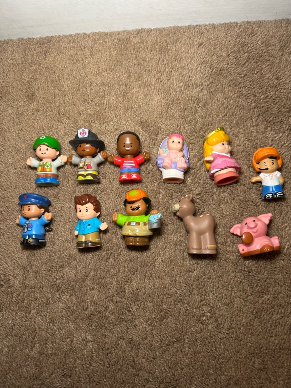 Little People Fisher Price Lot Of 11 Boy Girl Police Pig Farm Animal Worker Baby
